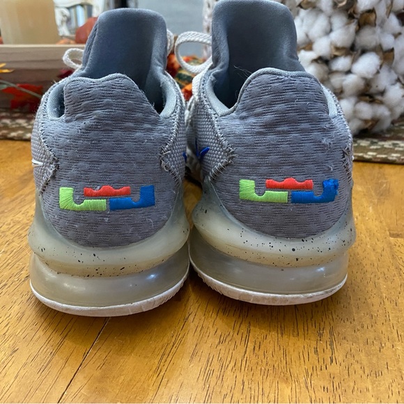 Nike Lebron 17 - Picture 4 of 11